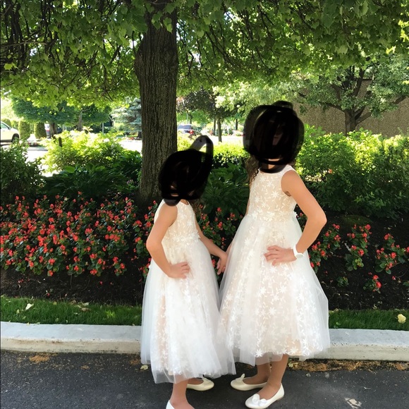 2 beautiful flower girls dresses size 10 and 8 , used once - Picture 2 of 7